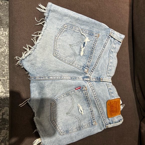 Levi 501 jean shorts - Picture 3 of 3